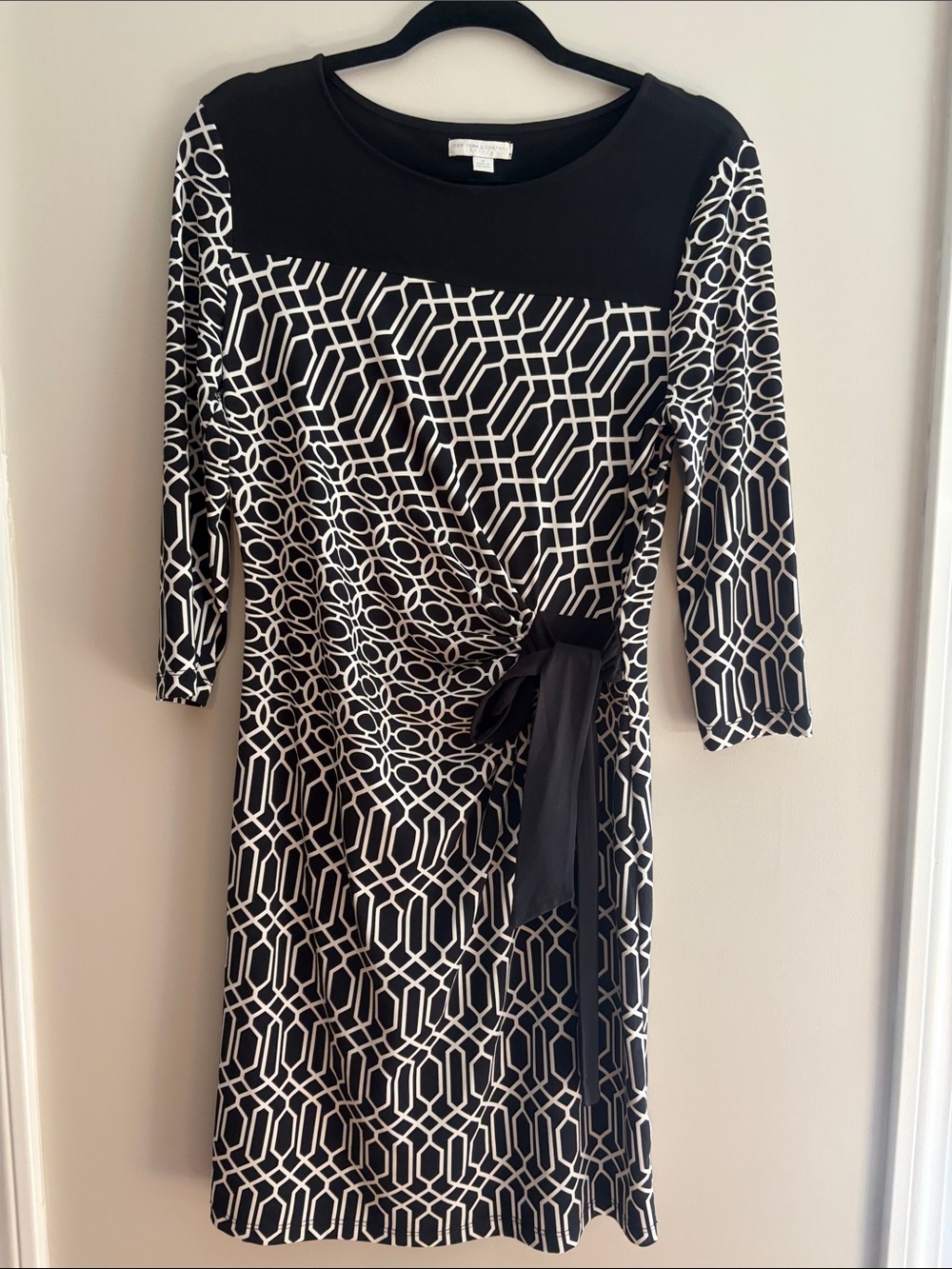 New York & Company Black and White Geometric Long-Sleeve Dress